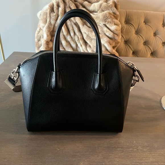 SOLD GIVENCHY Small Antigona bag leather. - Picture 5 of 5